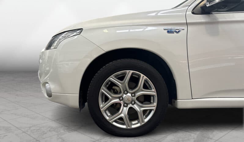 Mitsubishi Outlander PHEV 2013 full