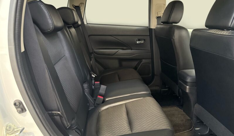 
								Mitsubishi Outlander  2013 full									