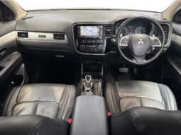Mitsubishi Outlander PHEV 2013 full