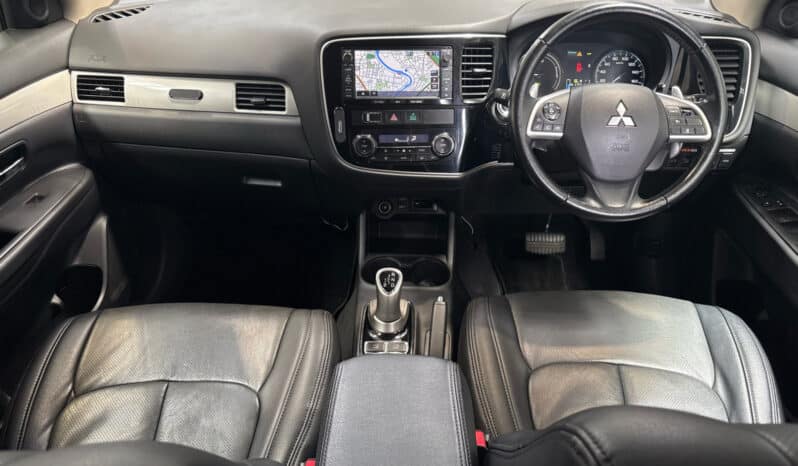 Mitsubishi Outlander PHEV 2013 full