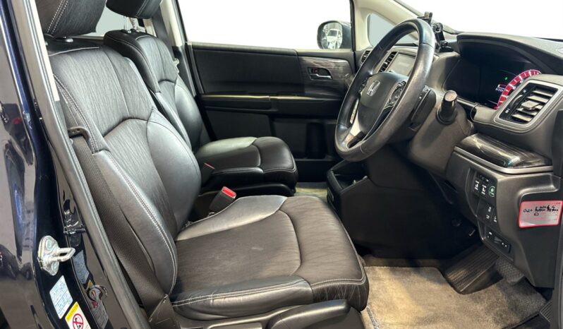 
								Honda ODYSSEY Absolute 2014 full									