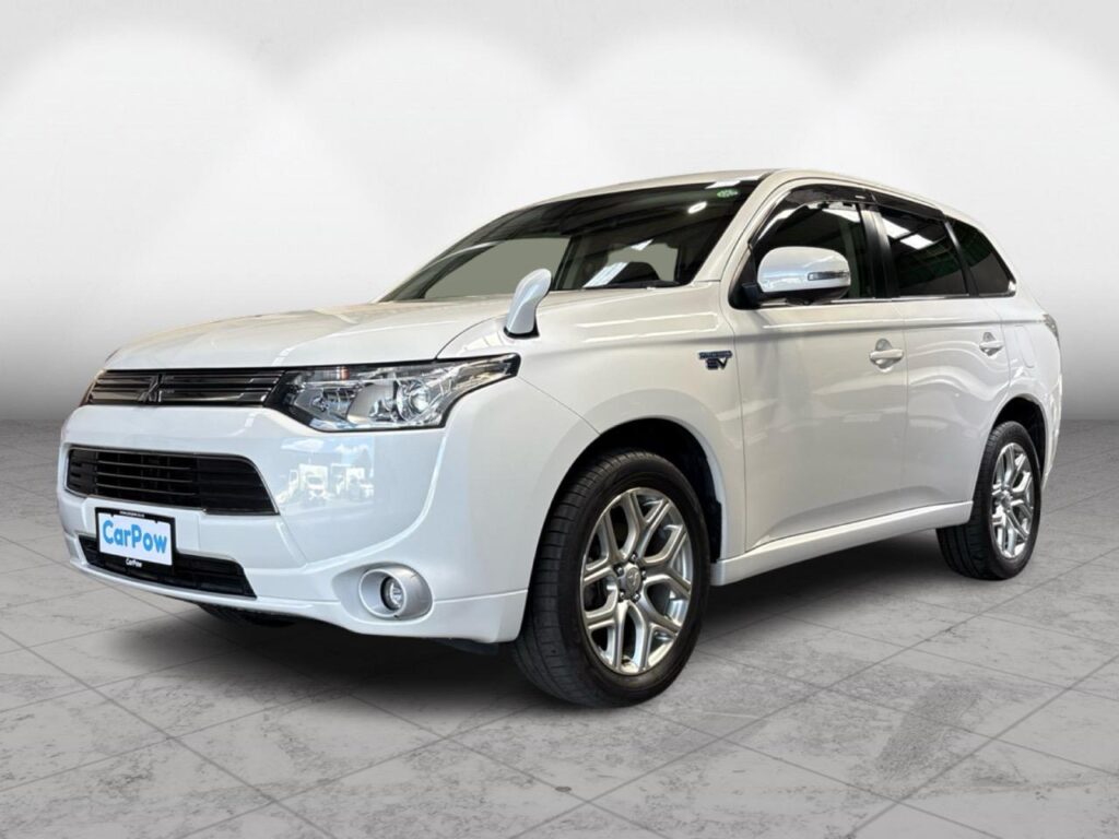 Mitsubishi Outlander PHEV 2013