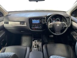 
										Mitsubishi Outlander PHEV 2013 full									
