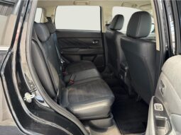 
										Mitsubishi OUTLANDER PHEV G Navigation Package 2015 full									