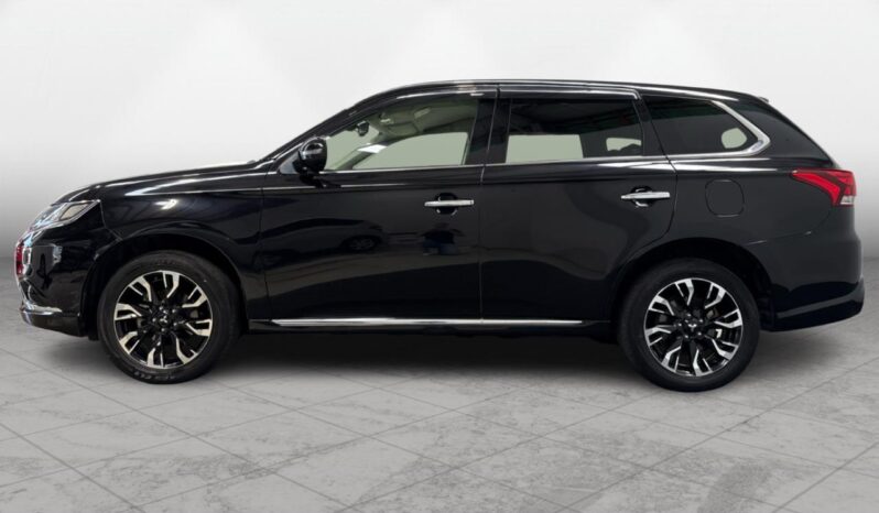 
								Mitsubishi OUTLANDER PHEV G Navigation Package 2015 full									