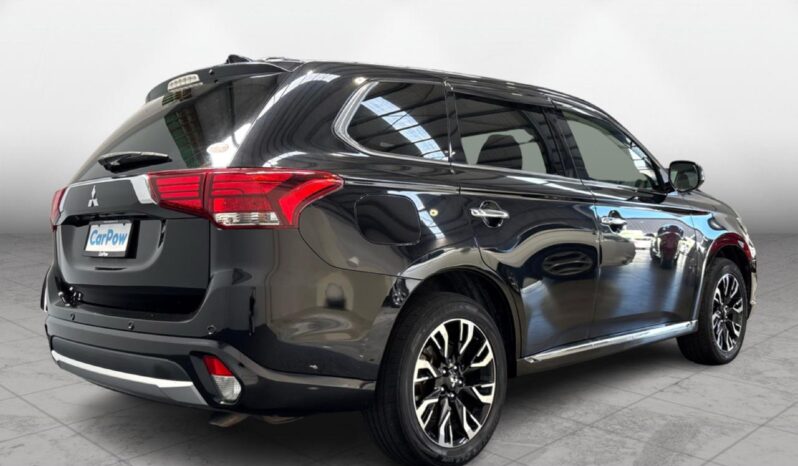 
								Mitsubishi OUTLANDER PHEV G Navigation Package 2015 full									