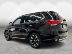 
										Mitsubishi OUTLANDER PHEV G Navigation Package 2015 full									