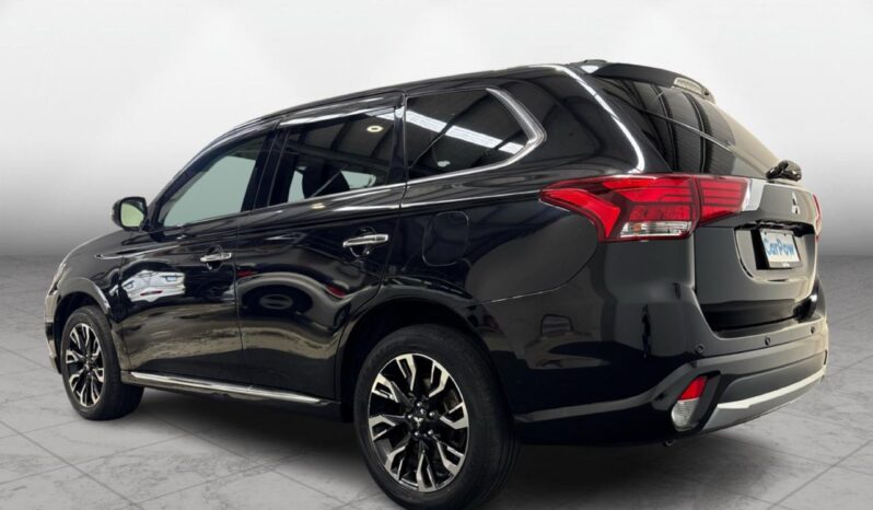 
								Mitsubishi OUTLANDER PHEV G Navigation Package 2015 full									