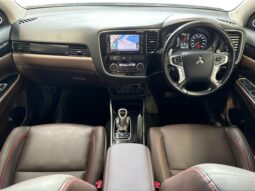 
										Mitsubishi OUTLANDER PHEV G Premium Pack 2015 full									