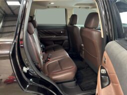 
										Mitsubishi OUTLANDER PHEV G Premium Pack 2015 full									