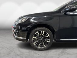 
										Mitsubishi OUTLANDER PHEV G Premium Pack 2015 full									