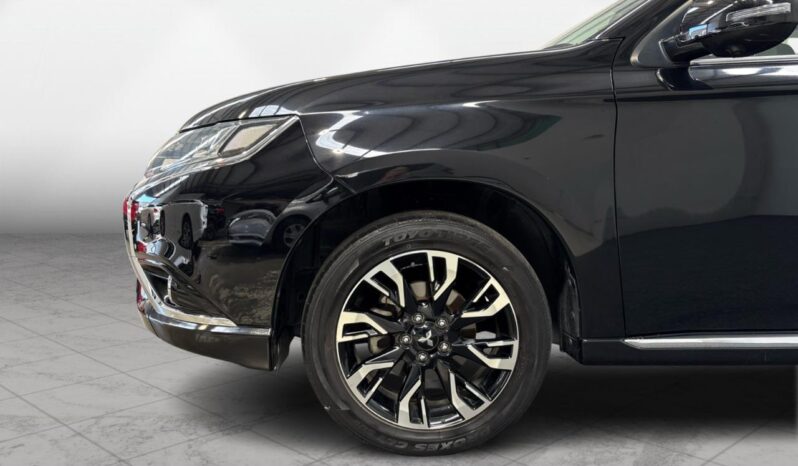 
								Mitsubishi OUTLANDER PHEV G Premium Pack 2015 full									