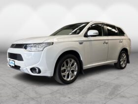 Mitsubishi OUTLANDER PHEV G Navigation Package 2014