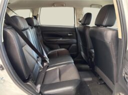 
										Mitsubishi OUTLANDER PHEV G Navigation Package 2014 full									