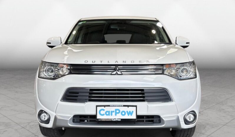 
								Mitsubishi OUTLANDER PHEV G Navigation Package 2014 full									