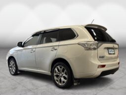
										Mitsubishi OUTLANDER PHEV G Navigation Package 2014 full									