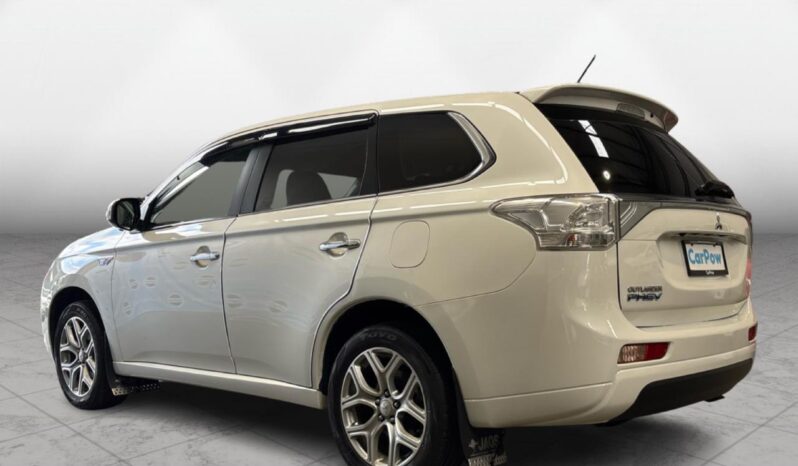 
								Mitsubishi OUTLANDER PHEV G Navigation Package 2014 full									