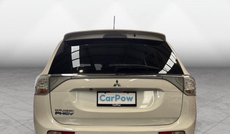 
								Mitsubishi OUTLANDER PHEV G Navigation Package 2014 full									