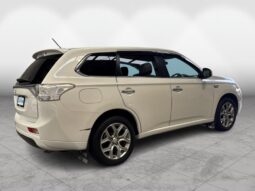 
										Mitsubishi OUTLANDER PHEV G Navigation Package 2014 full									