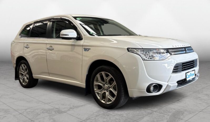 
								Mitsubishi OUTLANDER PHEV G Navigation Package 2014 full									