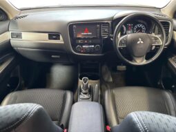 
										Mitsubishi OUTLANDER PHEV G Navigation Package 2014 full									
