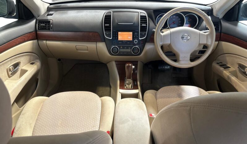 
								Nissan Bluebird SYLPHY 2010 full									