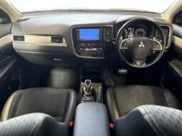 
										Mitsubishi OUTLANDER PHEV G Navigation Package 2014 full									