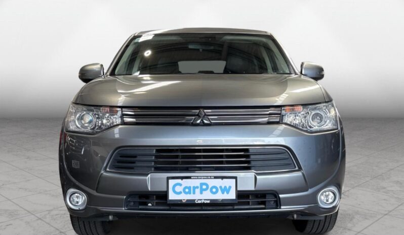 
								Mitsubishi OUTLANDER PHEV G Navigation Package 2014 full									