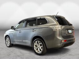 
										Mitsubishi OUTLANDER PHEV G Navigation Package 2014 full									