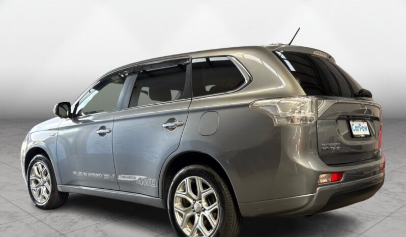 
								Mitsubishi OUTLANDER PHEV G Navigation Package 2014 full									