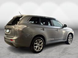 
										Mitsubishi OUTLANDER PHEV G Navigation Package 2014 full									