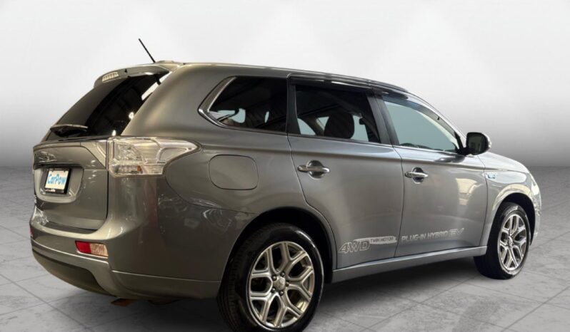 
								Mitsubishi OUTLANDER PHEV G Navigation Package 2014 full									