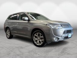 
										Mitsubishi OUTLANDER PHEV G Navigation Package 2014 full									