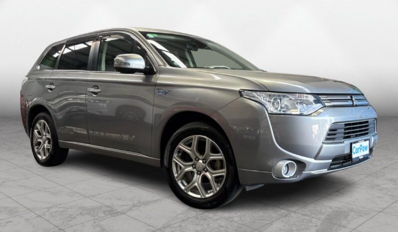 
								Mitsubishi OUTLANDER PHEV G Navigation Package 2014 full									