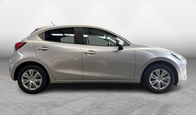 
								Mazda DEMIO 13S 2015 full									