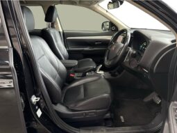 
										Mitsubishi OUTLANDER PHEV G Premium Package 2013 full									