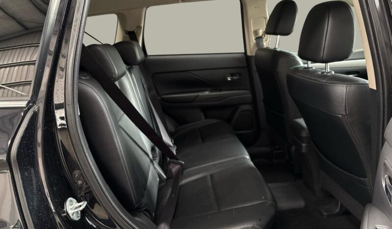 
								Mitsubishi OUTLANDER PHEV G Premium Package 2013 full									