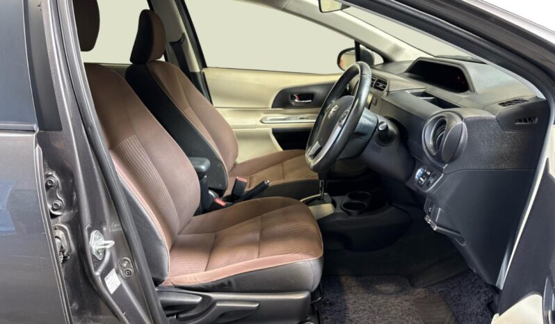 
								Toyota AQUA HYBRID 2012 full									