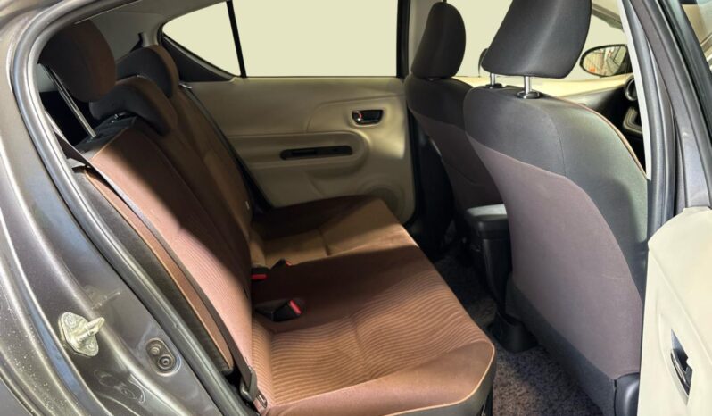 
								Toyota AQUA HYBRID 2012 full									