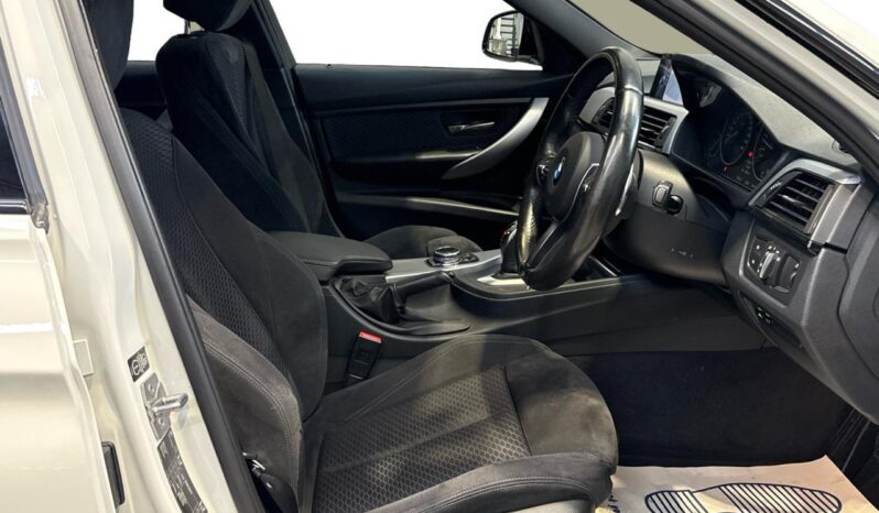 
								BMW 3 Series 320i Touring M Sports 2013 full									