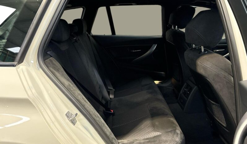 
								BMW 3 Series 320i Touring M Sports 2013 full									