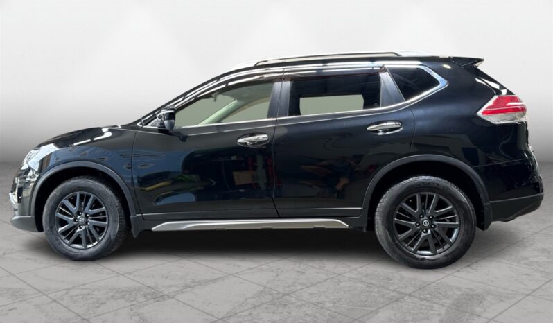 
								Nissan X-TRAIL 20X Black Extremer X 2015 full									