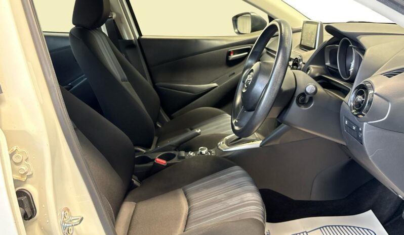 
								Mazda DEMIO 13C 2015 full									