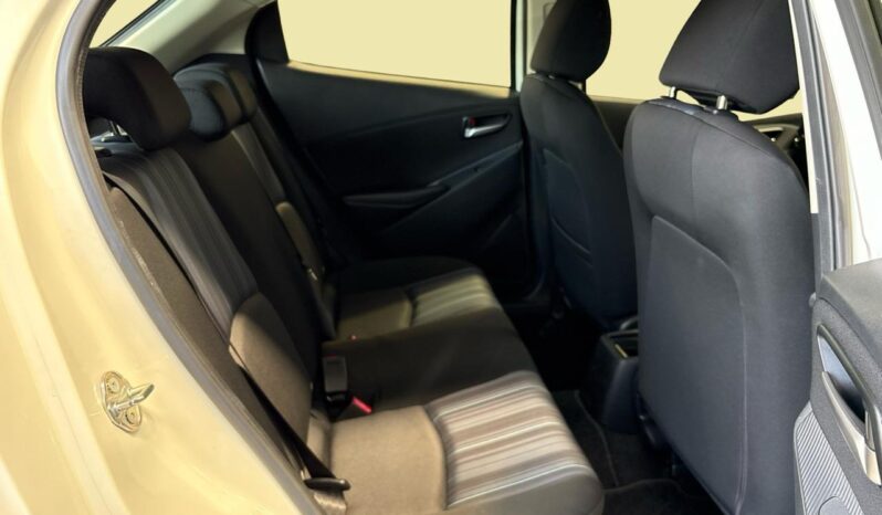 
								Mazda DEMIO 13C 2015 full									