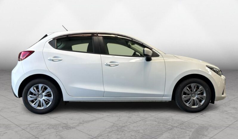 
								Mazda DEMIO 13C 2015 full									