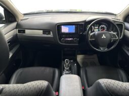 
										Mitsubishi Outlander PHEV 2014 full									
