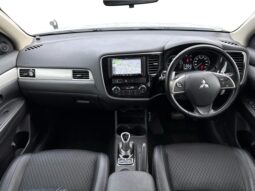 
										Mitsubishi OUTLANDER PHEV G Safety Package 2013 full									