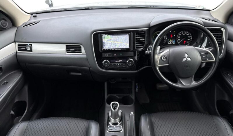 
								Mitsubishi OUTLANDER PHEV G Safety Package 2013 full									