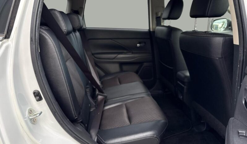 
								Mitsubishi OUTLANDER PHEV G Safety Package 2013 full									