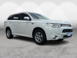 
										Mitsubishi OUTLANDER PHEV G Safety Package 2013 full									